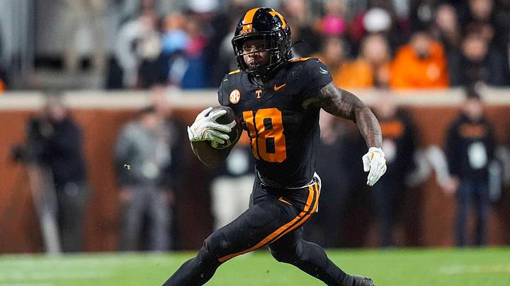Tennessee running back DeSean Bishop (18) carries the ball during a NCAA football game between the Tennessee Volunteers and Oklahoma Sooners at Neyland Stadium in Knoxville, Tenn., on November 1, 2025.