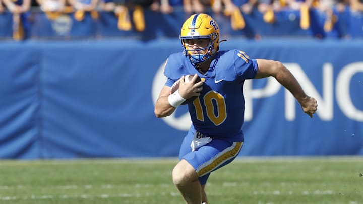 Sep 21, 2024; Pittsburgh, Pennsylvania, USA; Pittsburgh Panthers quarterback Eli Holstein (10) runs with the ball against the Youngstown State Penguins during the first quarter at Acrisure Stadium. Mandatory Credit: Charles LeClaire-Imagn Images Sep 21, 2024; Pittsburgh, Pennsylvania, USA; Pittsburgh Panthers quarterback Eli Holstein (10) runs with the ball against the Youngstown State Penguins during the first quarter at Acrisure Stadium. Mandatory Credit: Charles LeClaire-Imagn Images