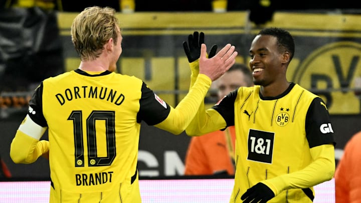 Julian Brandt mit Jamie Gittens
