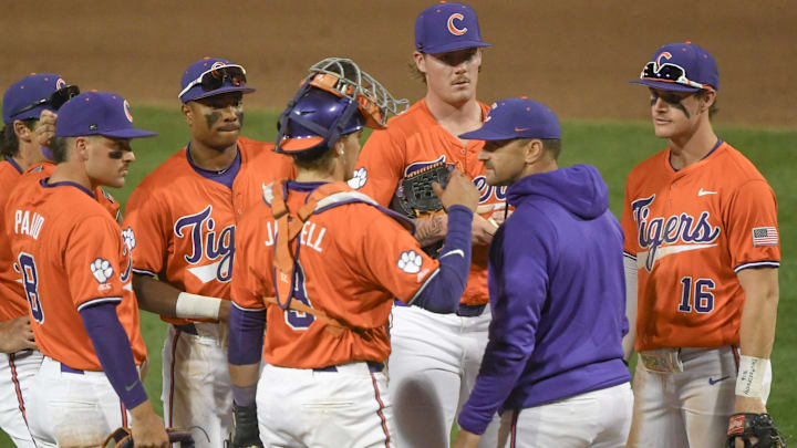 Clemson Head Coach Erik Bakich meets with players and relief pitcher Drew Titsworth (00) during the bottom of the seventh inning at Doug Kingsmore Stadium in Clemson, S.C. Friday, March 21, 2025.