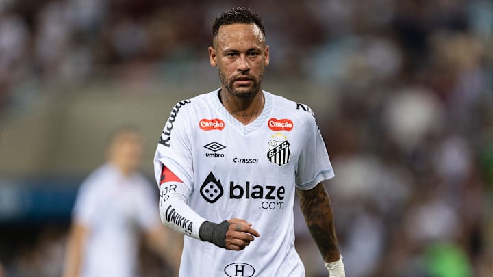Neymar ainda não confirmou se vai continuar no Santos 