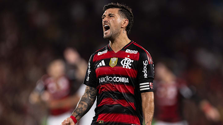  Arrascaeta faz uma grande temporada com o Manto Sagrado 