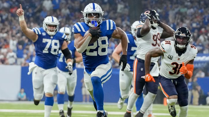 Indianapolis Colts running back Jonathan Taylor (28) rushes for a touchdown Sunday, Sept. 22, 2024, during a game against the Chicago Bears at Lucas Oil Stadium in Indianapolis.