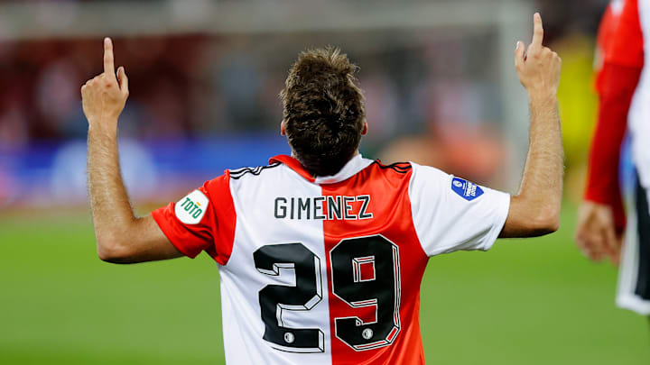 Santiago Giménez transformó su primer gol y puso su primera asistencia con el Feyenoord en su victoria sobre Emmen.