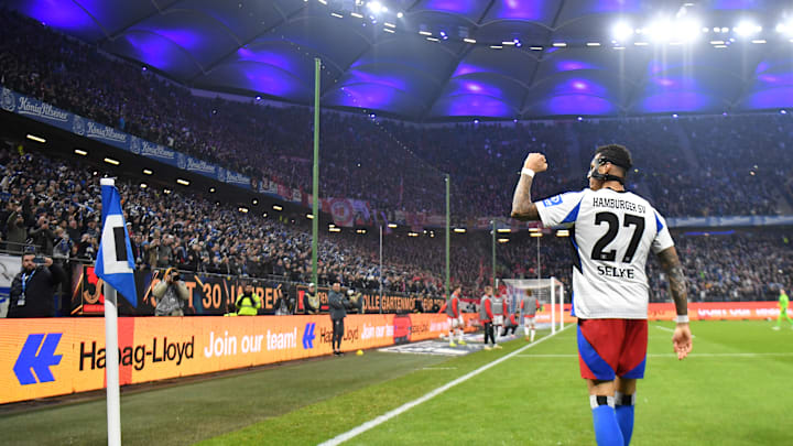 Hamburger SV v 1. FC Kaiserslautern - Second Bundesliga