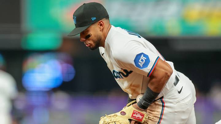 Aug 12, 2026; Miami, Florida, USA; Miami Marlins first baseman Leo Jiménez (19) catches a ground ball to retire Pittsburgh Pirates second baseman Brandon Lowe (not pictured) during the eighth inning at loanDepot Park. Mandatory Credit: Sam Navarro-Imagn Images Aug 12, 2026; Miami, Florida, USA; Miami Marlins first baseman Leo Jiménez (19) catches a ground ball to retire Pittsburgh Pirates second baseman Brandon Lowe (not pictured) during the eighth inning at loanDepot Park. Mandatory Credit: Sam Navarro-Imagn Images