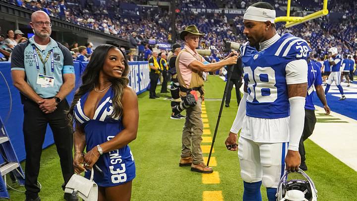 Simone Biles shows her outfit to her husband Indianapolis Colts safety Jonathan Owens (38) on Sunday, Sept. 13, 2026, ahead of the game against the Baltimore Ravens at Lucas Oil Stadium in Indianapolis. Simone Biles shows her outfit to her husband Indianapolis Colts safety Jonathan Owens (38) on Sunday, Sept. 13, 2026, ahead of the game against the Baltimore Ravens at Lucas Oil Stadium in Indianapolis.