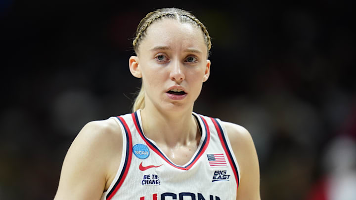 Mar 24, 2025; Storrs, Connecticut, USA; UConn Huskies guard Paige Bueckers (5) on the court against the South Dakota State Jackrabbits in the second half at Harry A. Gampel Pavilion. Mandatory Credit: David Butler II-Imagn Images Mar 24, 2025; Storrs, Connecticut, USA; UConn Huskies guard Paige Bueckers (5) on the court against the South Dakota State Jackrabbits in the second half at Harry A. Gampel Pavilion. Mandatory Credit: David Butler II-Imagn Images