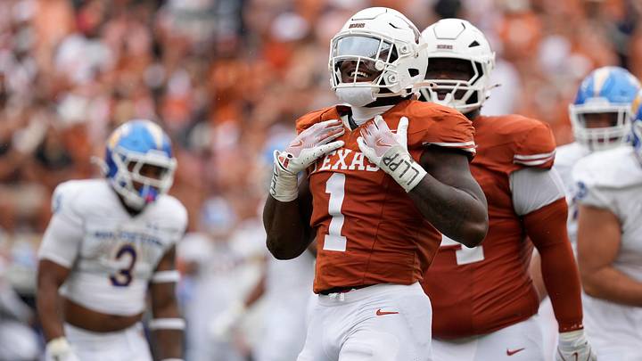 Sep 6, 2025; Austin, Texas, USA; Texas Longhorns defensive lineman Colin Simmons (1) reacts after making a tackle during the first half against the San Jose Spartans at Darrell K Royal-Texas Memorial Stadium. Mandatory Credit: Scott Wachter-Imagn Images Sep 6, 2025; Austin, Texas, USA; Texas Longhorns defensive lineman Colin Simmons (1) reacts after making a tackle during the first half against the San Jose Spartans at Darrell K Royal-Texas Memorial Stadium. Mandatory Credit: Scott Wachter-Imagn Images