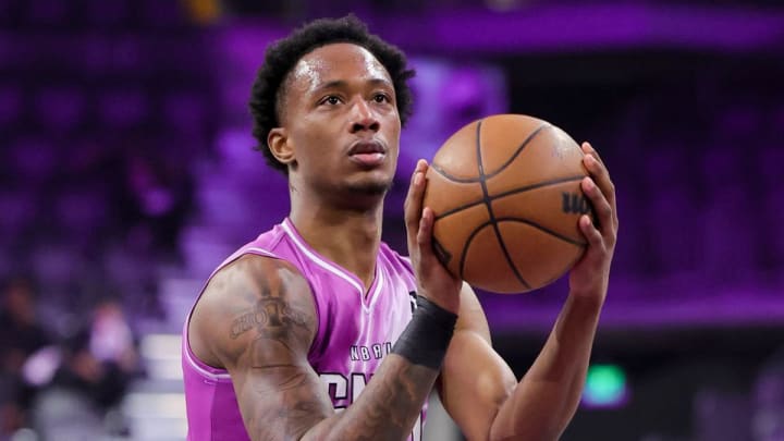 Ron Holland Shooting the ball