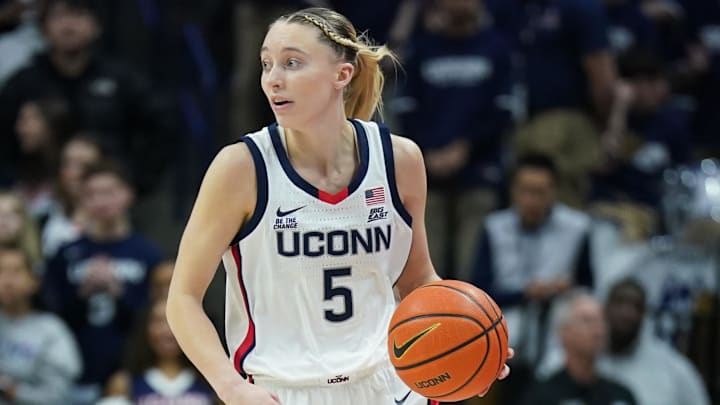 Jan 22, 2025; Storrs, Connecticut, USA; UConn Huskies guard Paige Bueckers (5) returns the ball against the Villanova Wildcats in the second half at Harry A. Gampel Pavilion. Mandatory Credit: David Butler II-Imagn Images