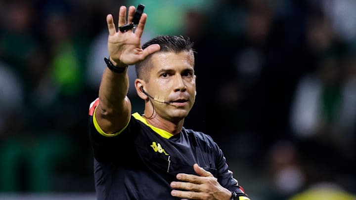 Bruno Arleu de Araújo foi afastado pela Comissão de Arbitragem da CBF; árbitro vai passar por programa de desenvolvimento.