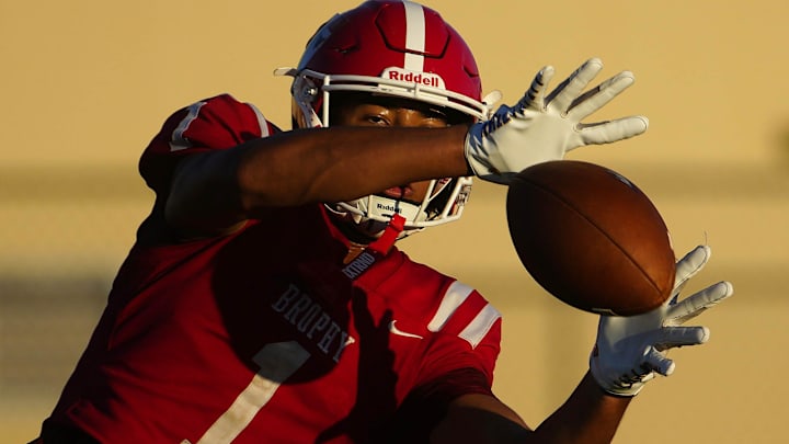 Brophy Prep wide receiver Devin Fitzgerald (1) makes a catch during a practice at Brophy College Prepatory in Phoenix on Sept. 4, 2024.