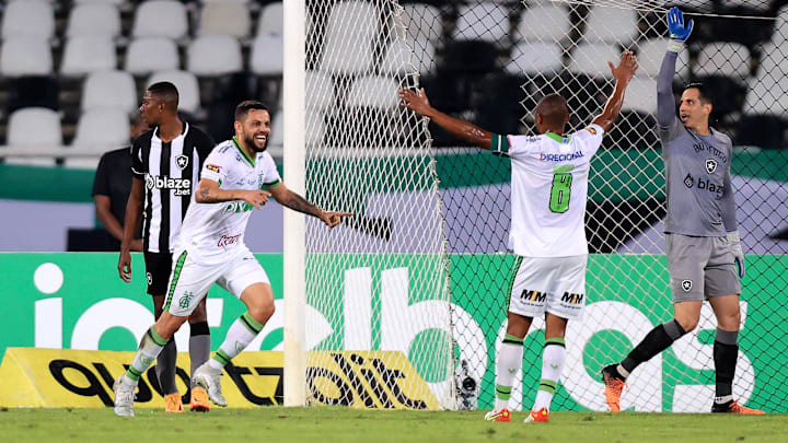 Felipe Azevedo deve retornar à equipe titular do América neste duelo diante do Botafogo Felipe Azevedo deve retornar à equipe titular do América neste duelo diante do Botafogo