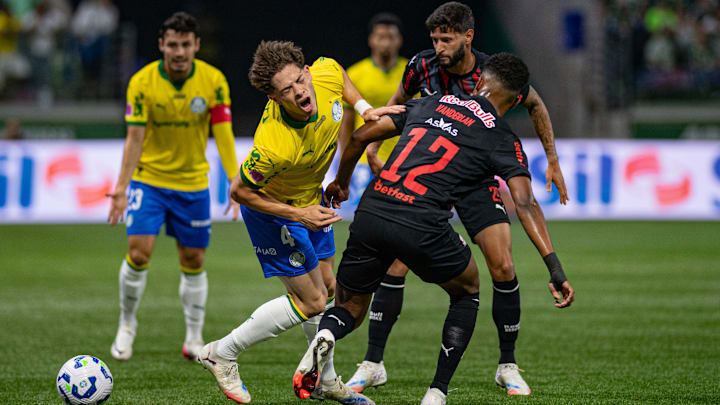 Bola rola a partir das 18h30min deste domingo