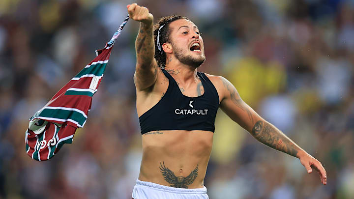 Guga anotou um golaço de fora da área Guga anotou um golaço de fora da área