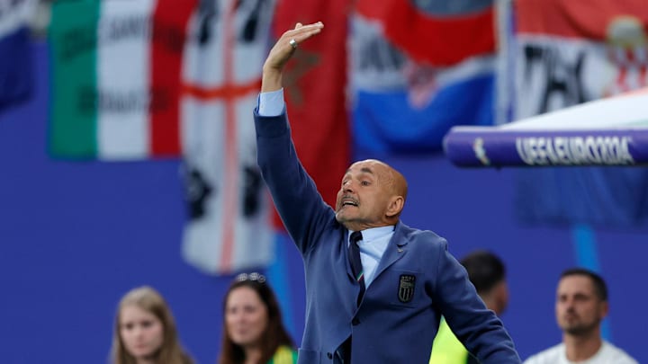 Luciano Spaletti's tenure as Italy head coach came crashing down when he only played one striker, so should tweak his tactics at Juventus or face similar failure Luciano Spaletti's tenure as Italy head coach came crashing down when he only played one striker, so should tweak his tactics at Juventus or face similar failure