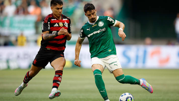 Flamengo e Palmeiras estão na luta pelo título Flamengo e Palmeiras estão na luta pelo título