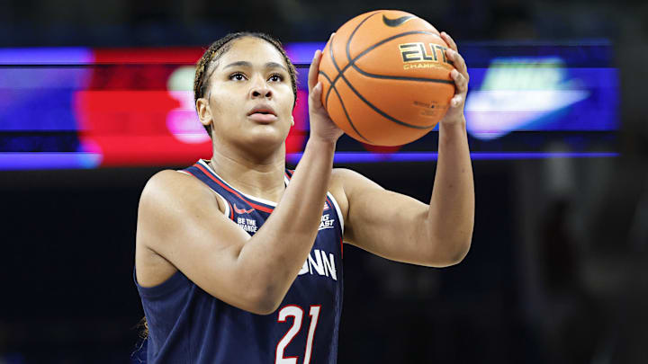UConn Huskies forward Sarah Strong