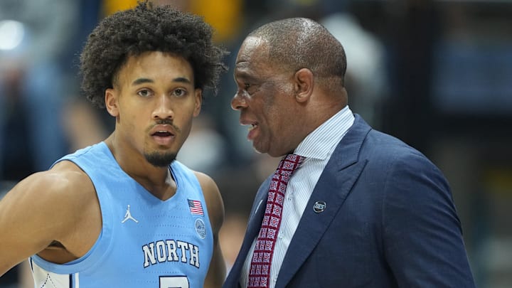 Jan 17, 2026; Berkeley, California, USA; North Carolina Tar Heels head coach Hubert Davis (right) talks with guard Seth Trimble (7) during the first half against the California Golden Bears at Haas Pavilion. Mandatory Credit: Darren Yamashita-Imagn Images