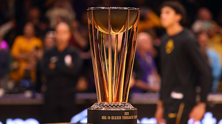 New York Knicks v Los Angeles Lakers