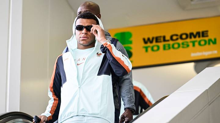 Kylian Mbappé aperçu hier, à l'aéroport de Boston