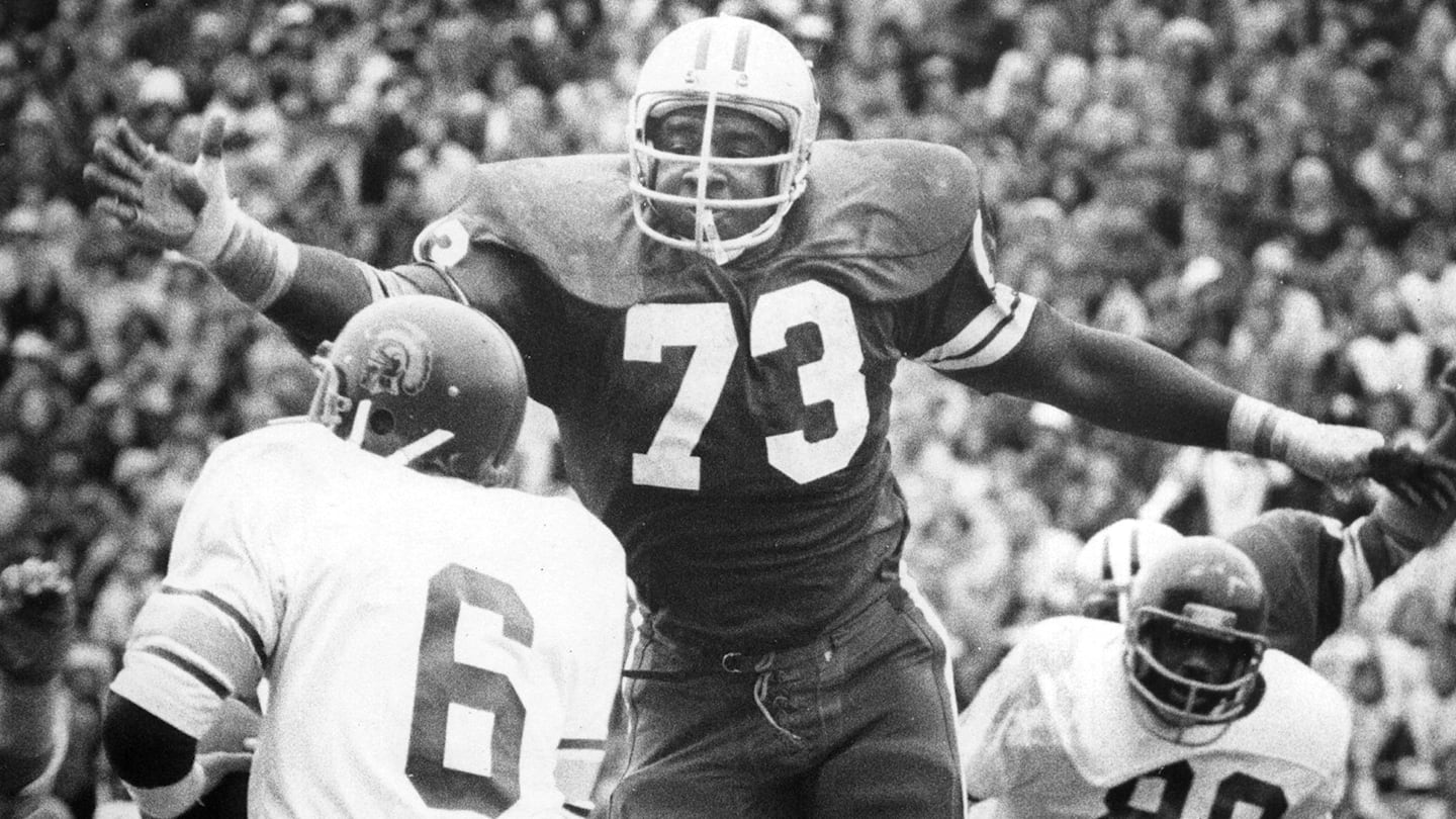 Former Husky Great Doug Martin Dies at 68