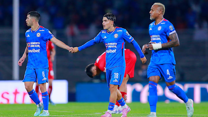 Erik Lira, Luka Romero y Willer Ditta celebran el tanto celeste Erik Lira, Luka Romero y Willer Ditta celebran el tanto celeste