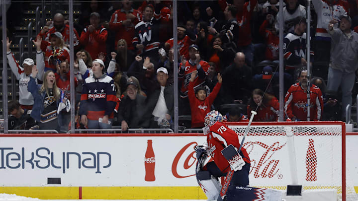 Charlie Lindgren, Washington Capitals Mandatory Credit: Geoff Burke-Imagn Images