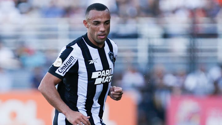 Defensor foi substituído ainda no primeiro tempo em Fortaleza