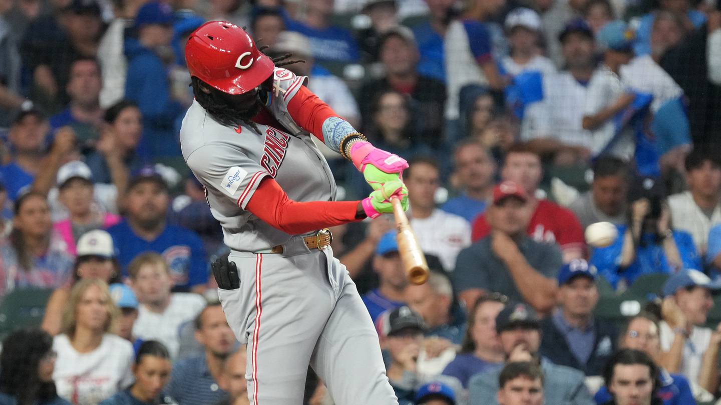 Reds Get Encouraging Update on Elly De La Cruz After Injury Scare