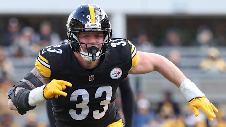 Nov 16, 2025; Pittsburgh, Pennsylvania, USA;  Pittsburgh Steelers linebacker Jack Sawyer (33) in a action against the Cincinnati Bengals during the second quarter at Acrisure Stadium. Mandatory Credit: Charles LeClaire-Imagn Images