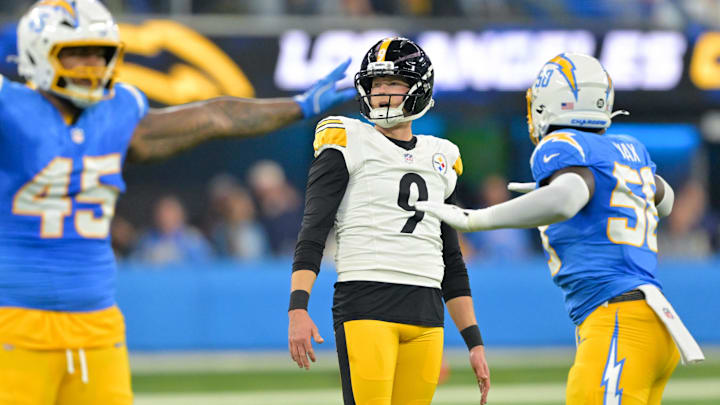 Nov 9, 2025; Inglewood, California, USA; Pittsburgh Steelers place kicker Chris Boswell (9) reacts to missing a field goal against the Los Angeles Chargers during the second quarter of the game at SoFi Stadium. Mandatory Credit: Jayne Kamin-Oncea-Imagn Images Nov 9, 2025; Inglewood, California, USA; Pittsburgh Steelers place kicker Chris Boswell (9) reacts to missing a field goal against the Los Angeles Chargers during the second quarter of the game at SoFi Stadium. Mandatory Credit: Jayne Kamin-Oncea-Imagn Images