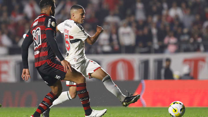 No Morumbi, São Paulo e Flamengo iniciam disputa por vaga na final da Copa do Brasil.