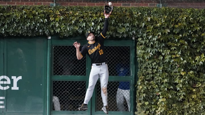 Pittsburgh Pirates outfielder Bryan Reynolds (10) makes a catch on Chicago Cubs designated hitter Seiya Suzuki (not pictured) during the fifth inning at Wrigley Field. Pittsburgh Pirates outfielder Bryan Reynolds (10) makes a catch on Chicago Cubs designated hitter Seiya Suzuki (not pictured) during the fifth inning at Wrigley Field.