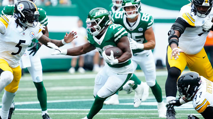 New York Jets running back Breece Hall could be on the move at the 2025 NFL trade deadline. 