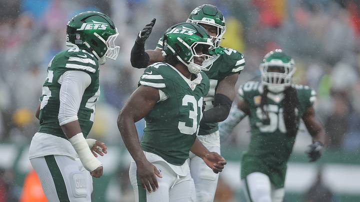 New York Jets rookie pass rusher David Bailey (center) showed everyone why he was the No. 2 overall pick in the 2026 NFL Draft on Sunday. New York Jets rookie pass rusher David Bailey (center) showed everyone why he was the No. 2 overall pick in the 2026 NFL Draft on Sunday.