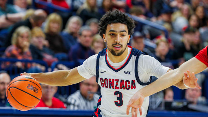 Gonzaga Bulldogs guard Braeden Smith (3).