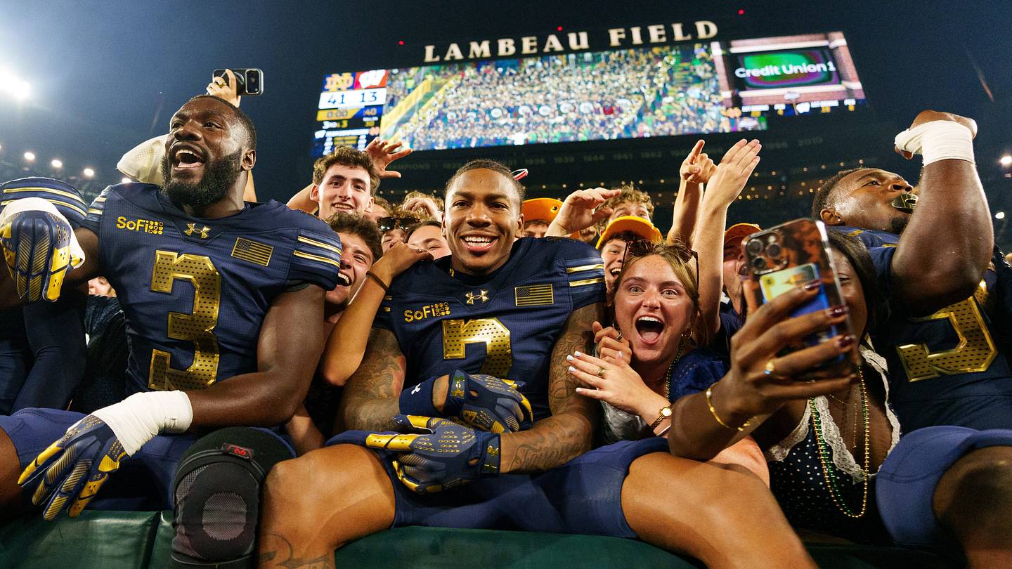 Notre Dame Makes Statement in Ugly but Effective Rout of Wisconsin