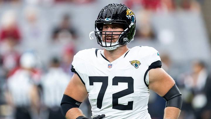 Nov 23, 2025; Glendale, Arizona, USA; Jacksonville Jaguars offensive lineman Walker Little (72) against the Arizona Cardinals at State Farm Stadium. Mandatory Credit: Mark J. Rebilas-Imagn Images Nov 23, 2025; Glendale, Arizona, USA; Jacksonville Jaguars offensive lineman Walker Little (72) against the Arizona Cardinals at State Farm Stadium. Mandatory Credit: Mark J. Rebilas-Imagn Images