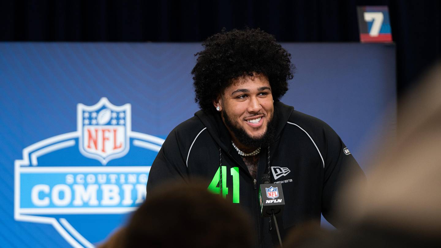 Kadyn Proctor: NFL Draft Hopeful with Size and Versatility