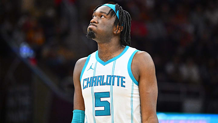 Mark Williams tomó nueve rebotes el miércoles cuando los Hornets vencieron sorpresivamente al que fue su equipo durante unas horas, los Lakers