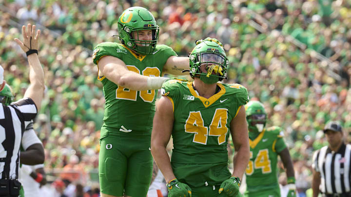 Oregon fans have something they've always wanted, a defense that gets after it with speed, physicality and aggression, pressuring the quarterback, giving limited cushion, contesting every catch. Oregon fans have something they've always wanted, a defense that gets after it with speed, physicality and aggression, pressuring the quarterback, giving limited cushion, contesting every catch.