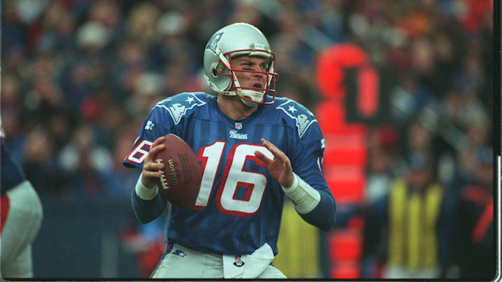 ORG XMIT: 12/20/98 Patriot quarterback Scott Zolak drops back to pass in the third quarter. The New England Patriots beat the visiting San Francisco 49ers 24-21 at Foxboro Stadium.