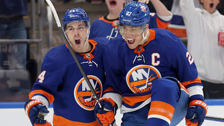 Mar 2, 2024; Elmont, New York, USA; New York Islanders left wing Anders Lee (27) celebrates his goal