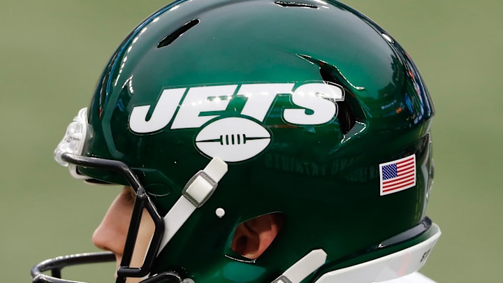 Jan 3, 2021; Foxborough, Massachusetts, USA; The New York Jets logo is seen on a helmet during the first half of their game against the New England Patriots at Gillette Stadium. Mandatory Credit: Winslow Townson-Imagn Images Jan 3, 2021; Foxborough, Massachusetts, USA; The New York Jets logo is seen on a helmet during the first half of their game against the New England Patriots at Gillette Stadium. Mandatory Credit: Winslow Townson-Imagn Images