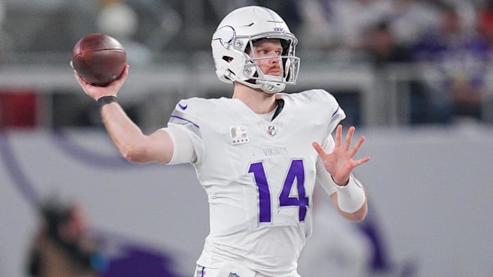 Minnesota Vikings quarterback Sam Darnold passes the ball against the Chicago Bears in the fourth quarter at U.S. Bank Stadium.