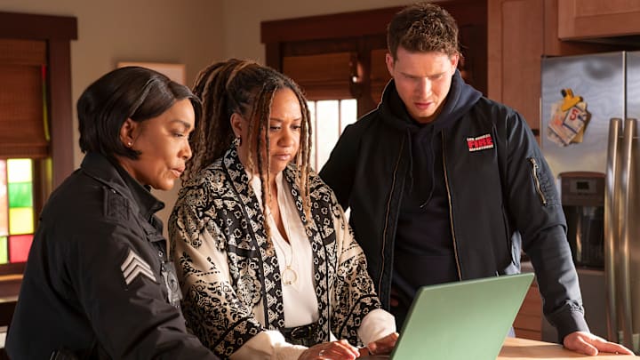 9-1-1 - ÒLab RatsÓ - Athena and Buck are in a race against time to rescue the rest of the 118 following the fire in the bio lab. THURSDAY, APRIL 17 (THURSDAY, APRIL 17) on ABC. ANGELA BASSETT, TRACIE THOMS, OLIVER STARK