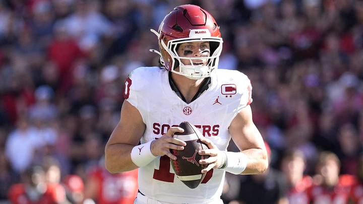 Oklahoma quarterback drops back to pass against Georgia. | Dale Zanine-Imagn Images