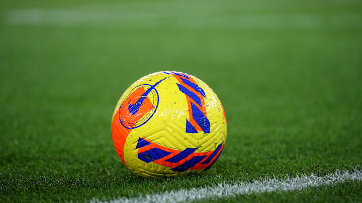 Un drame émeut le monde du football. Un drame émeut le monde du football.